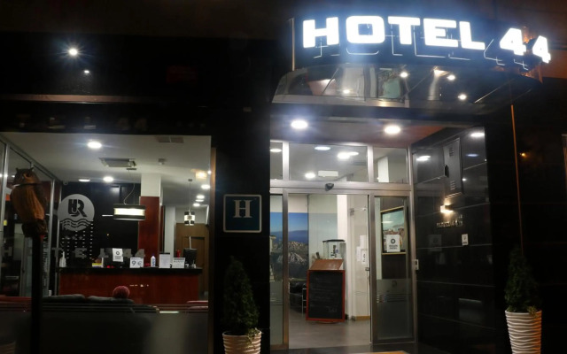 Hotel 44