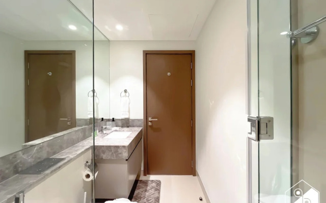 Skyline Elegance Fountain View 3BR in Downtown