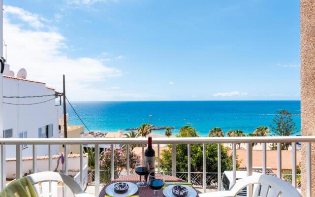 1 1 Beautiful seafront with balcony and WIFI