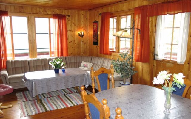 Holiday Home Midtholmen (SOW726)