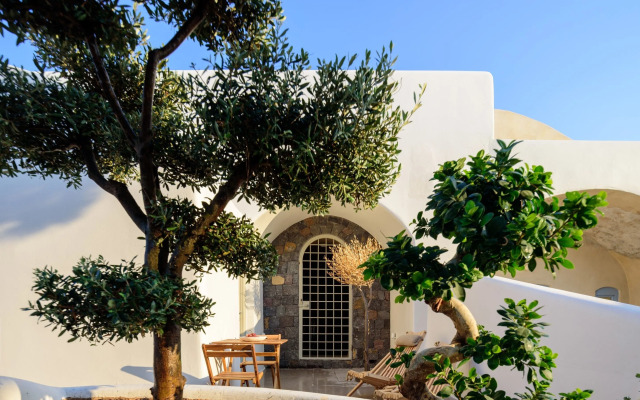 Oia Treasures Art Suites