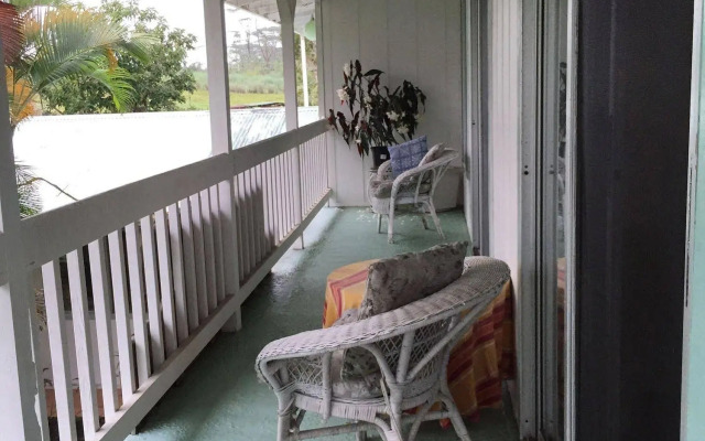 Lava Tree Tropic Inn