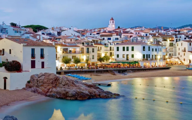 Pineda in Llafranc With 4 Bedrooms and 2 Bathrooms