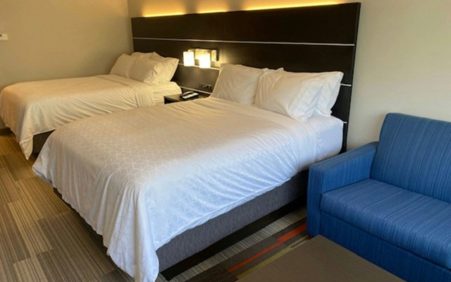 Holiday Inn Express & Suites Warrensburg North by IHG