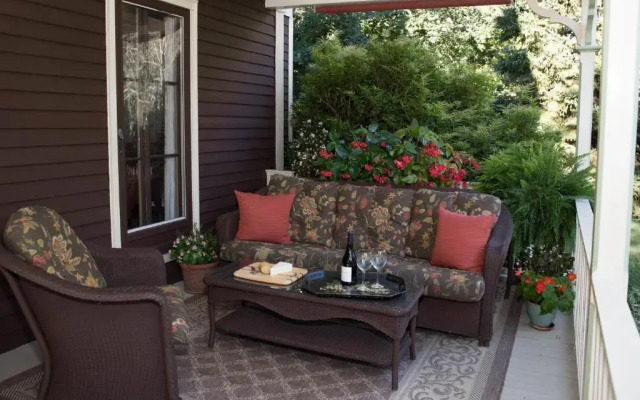 Ivy Lodge Bed & Breakfast
