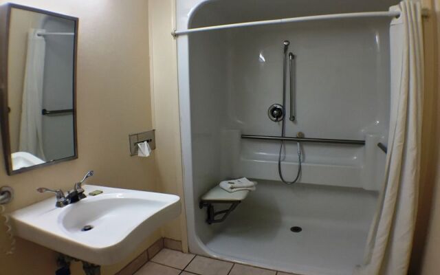 Super 8 Syracuse East