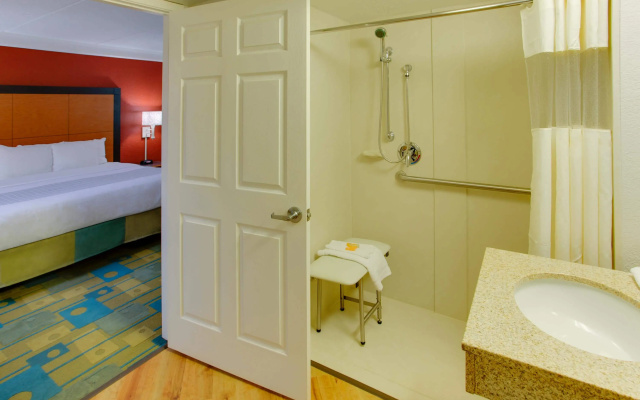 La Quinta Inn By Wyndham Pittsburgh Airport