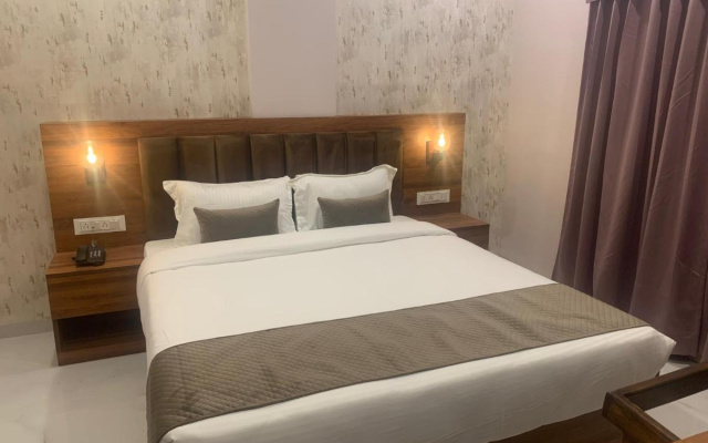 Hotel Mumbai House LIG Indore