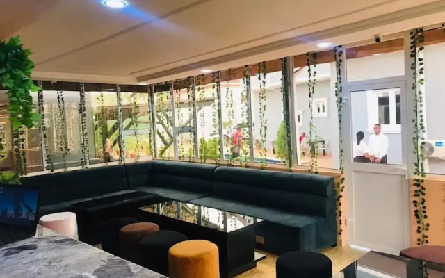 King Dee Suites and Apartments