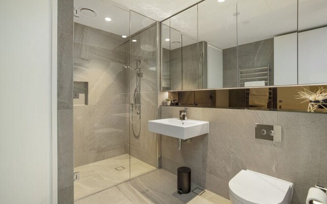 QV Almost New Studio Wynyard - 1013