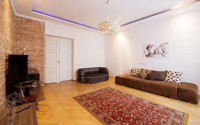 Апартаменти біля площі Ринок