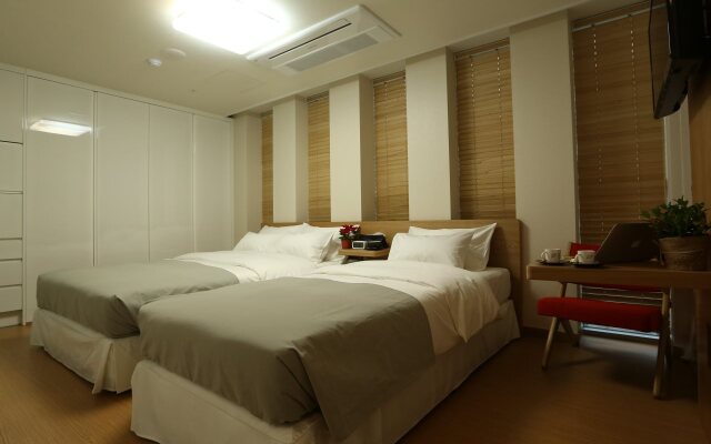 Navi Hotel Residence