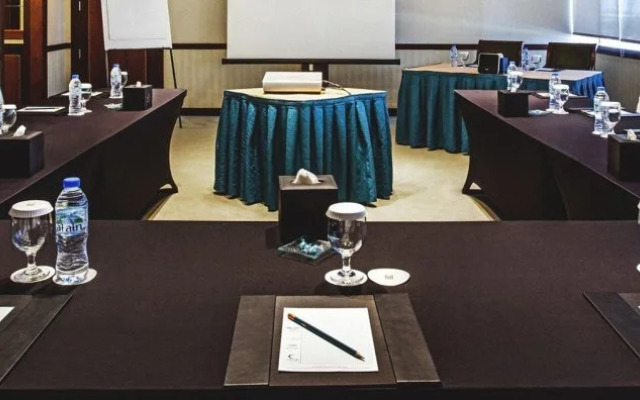 Отель Corniche Abu Dhabi