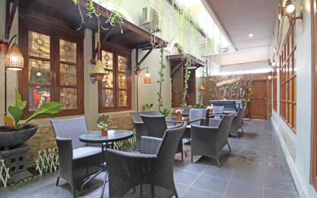 RedDoorz Premium @ The Garden Suites Solo