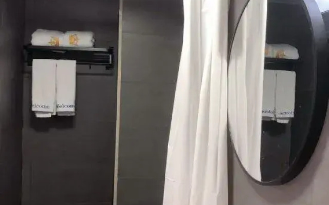 Fenghuang Shanjianxishui Courtyard Inn