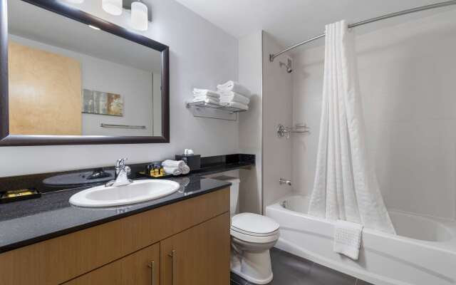 Best Western Plus Airport Inn & Suites