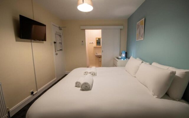Irvine Riverside Guesthouse by Payman Club