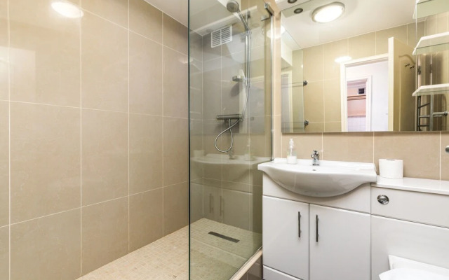Superb 3-Bed 2-Bath with Wifi: Trendy Fitzrovia W1
