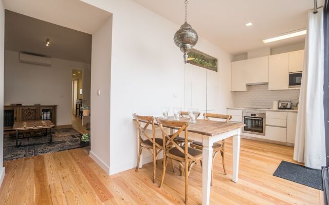 Gulbenkian 2 bedroom with Private Garden