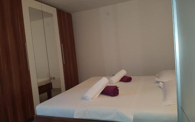 Apartments Lovrić - 30 meters to the beach