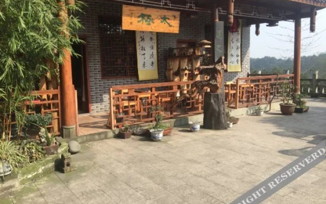 Nongyue Emei Shanju Hostel