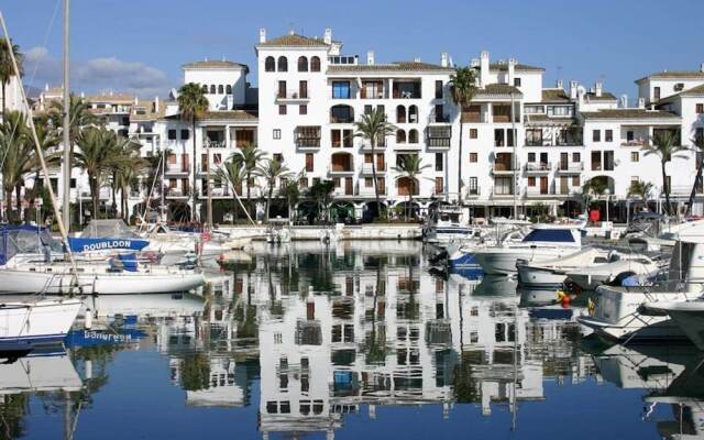 Luxury 2 Bed Penthouse Apt With 5 Swimming Pools