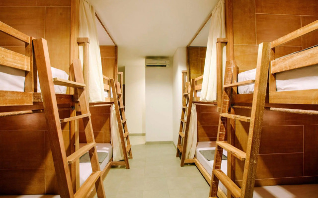 Lokal Bali Hostel