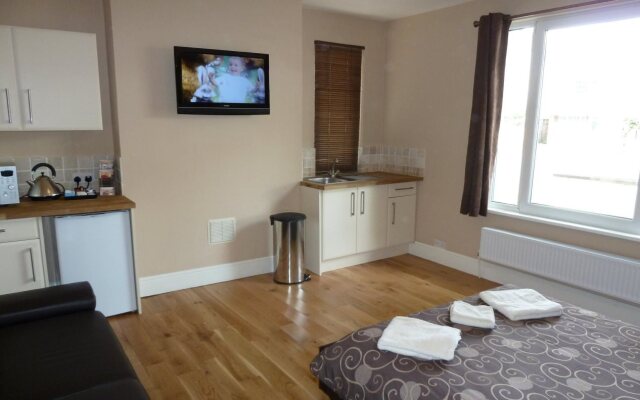 Central Studios Gloucester Road by Rooms Booked - Free Parking