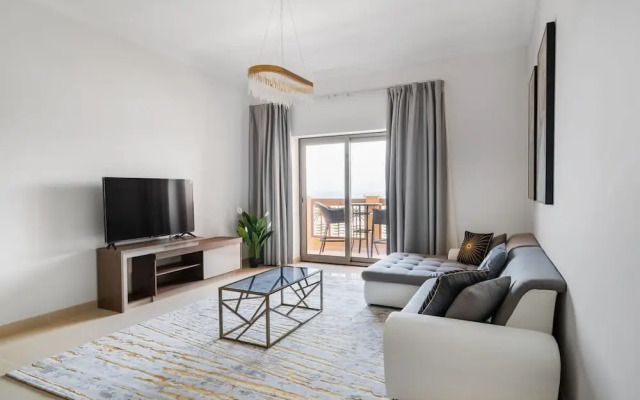 Pool View 1BR on Palm Jumeirah