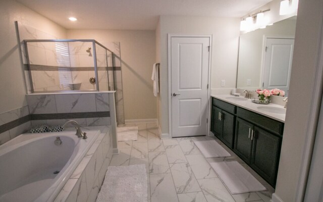 1581 PD - Exquisite 6BR Haven: Private Pool