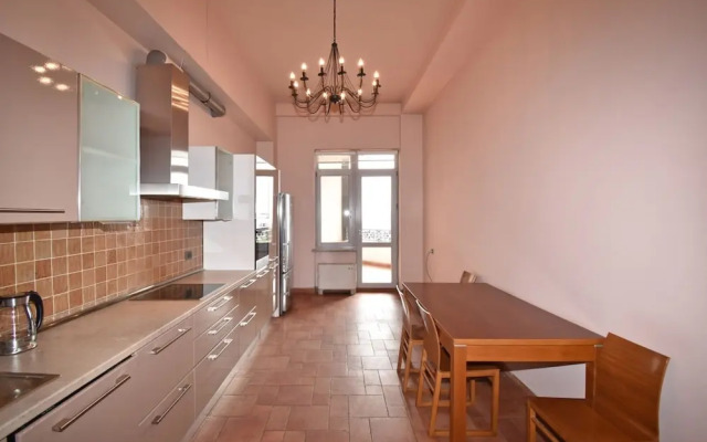 Spacious Apartment by Luxe Group TT606