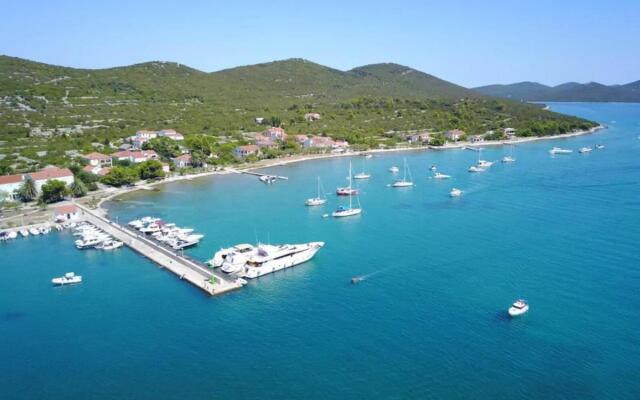 Ante - 30 m from beach - H(6+2)