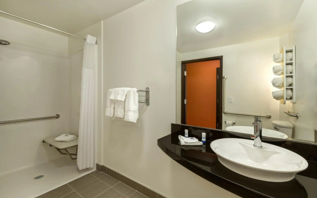 Motel 6 Airdrie, AB
