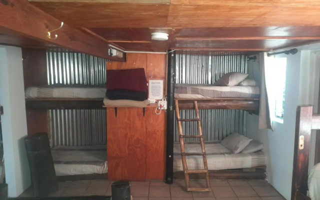 1322 Backpackers International