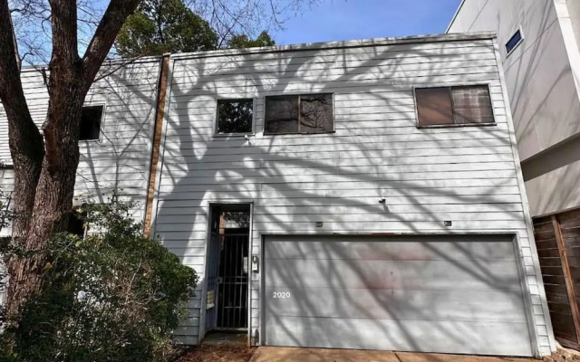 Poolside Comfort in Montrose