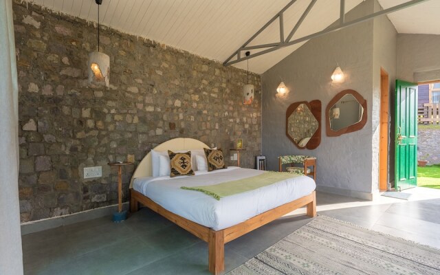 Seclude Pangot Perch