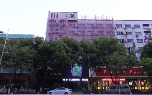 Deqing Milan Fashion Hotel