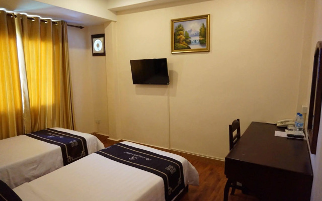 Charming Riverside Hotel