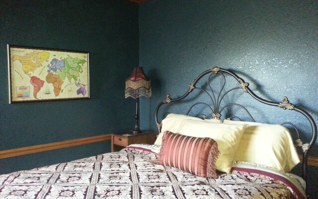 Victorian Country Inn B&B LLC