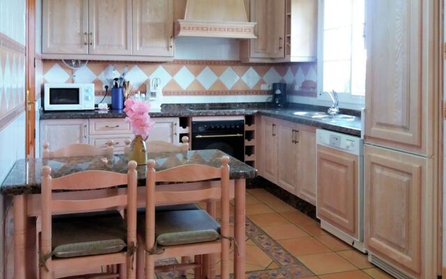Cozy Villa in Villanueva de la Concepción with Swimming Pool