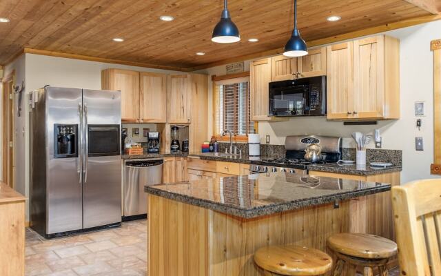 West Haus Escape 3 Bedroom Home by NW Comfy Cabins by RedAwning