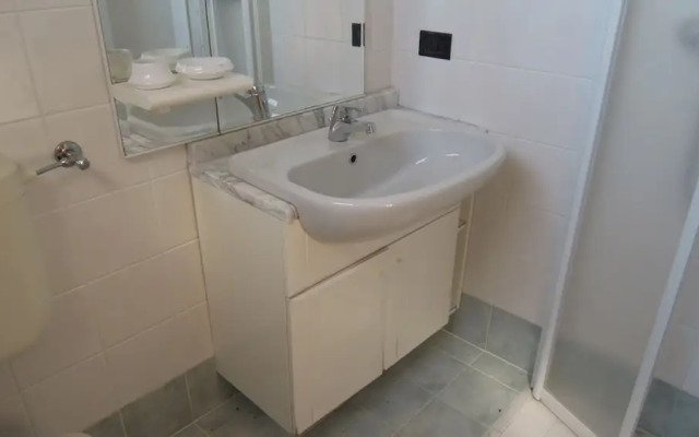 Flat With a Lovely Poolside Garden With bbq