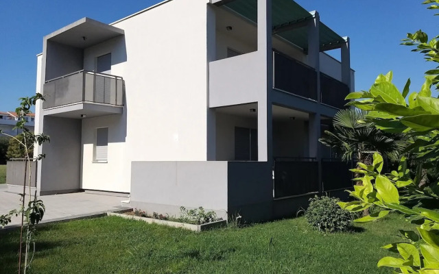 Modern Apartment in Kastel Stafilic With Fenced Garden