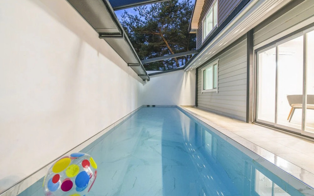 Road 26 Pool Villa
