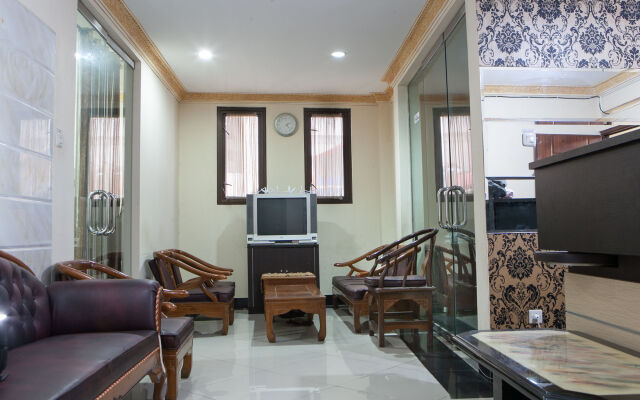 RedDoorz Plus near Isola UPI