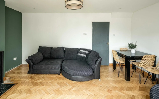 Spacious 3Br Flat With Balcony Near Tottenham Hale