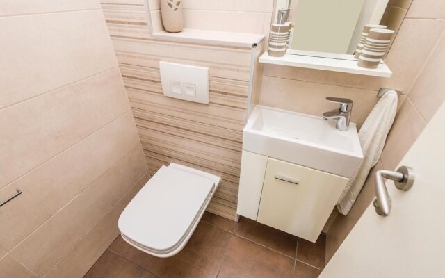 Awesome Home in Barbat with Hot Tub, WiFi, 4 Bedrooms