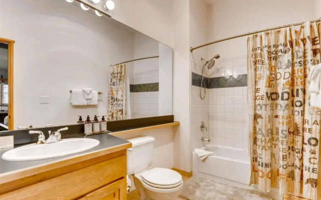 1 Bedroom Plus Murphy Mountain Condo in River Run Village With Mountain Views and Walking Distance to Ski Slopes