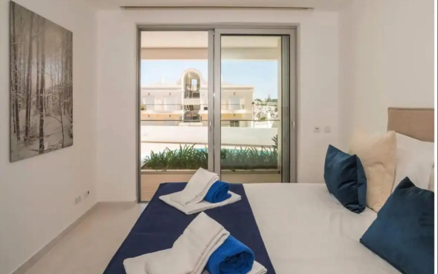 Modern Ocean Front Apartment