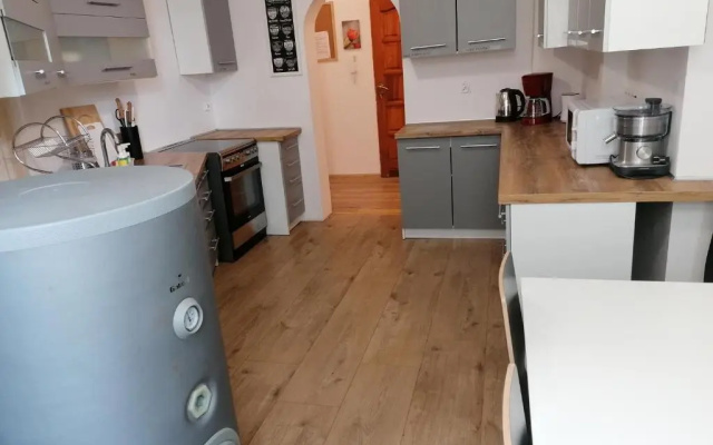 Hostel Tulip - Pokój 3 ze wspólną łazienką i kuchnią